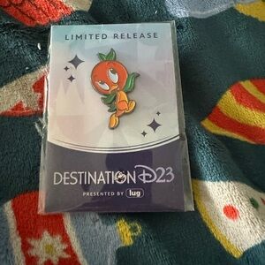 Disney lug D23 orange bird Pin